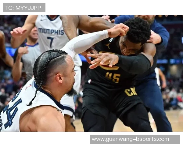 狄龙半场表现抢眼得分上双但犯规频繁状态堪忧